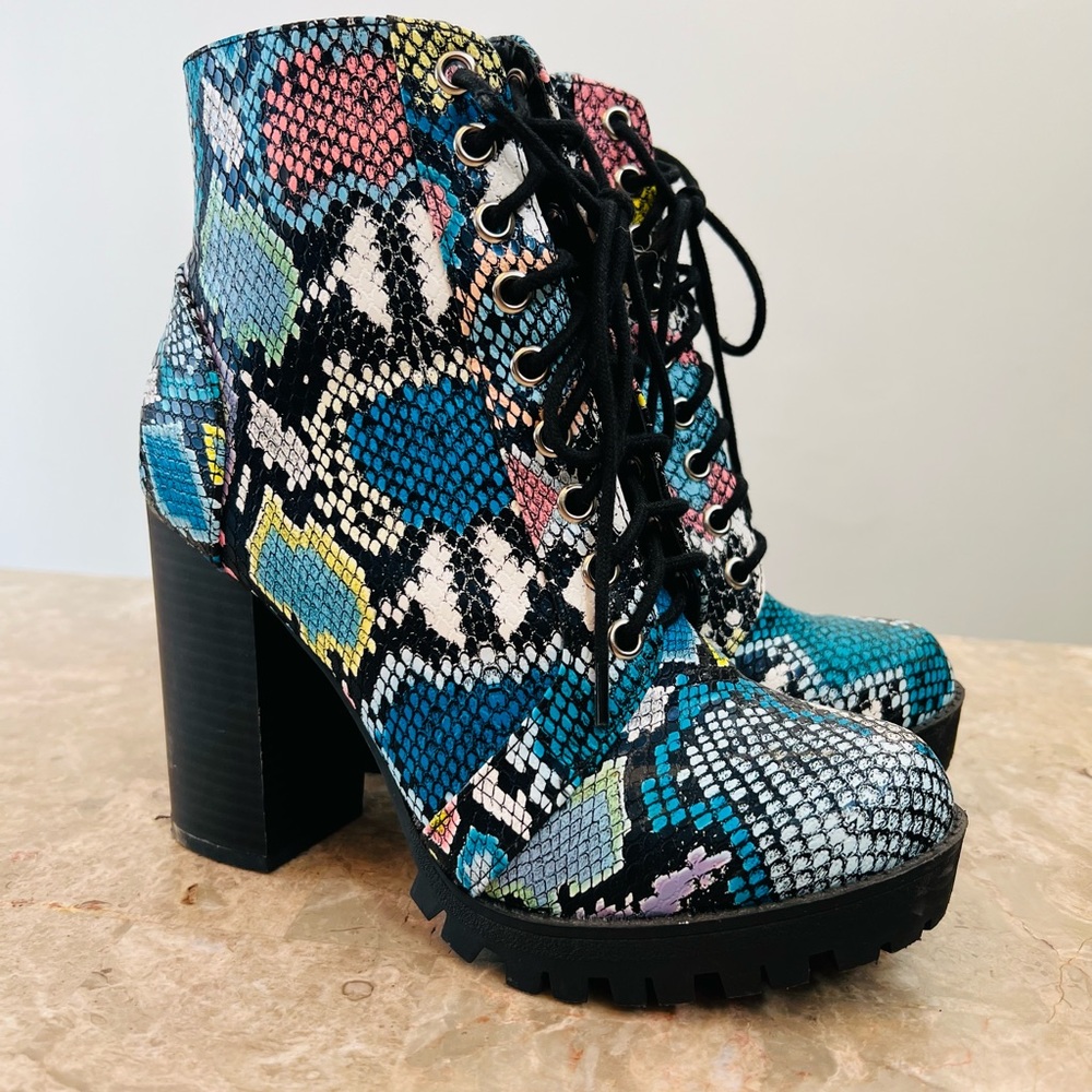 Soda Women’s Heeled Bootie size 7